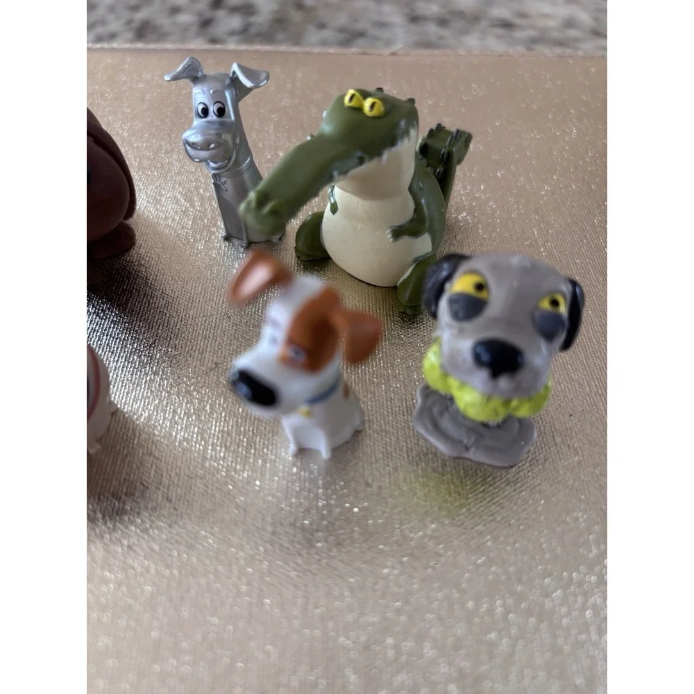 Secret Lives Of Pets Figures Toy Lot Seven Pieces.  3009‎